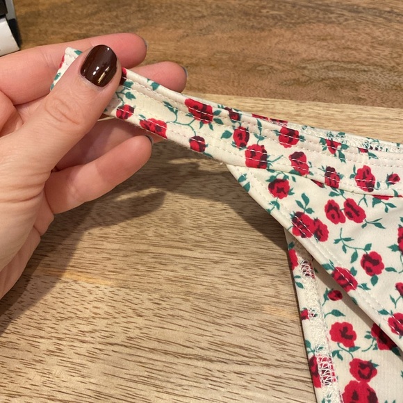 NEW Reformation Palms Bikini Bottoms in Amber (Red/Cream Floral), Size L (10) - Picture 4 of 10